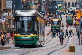 O mês de junho em Helsinque, capital da Finlândia, é quando a temperatura fica em torno de 15°C e a neve dá lugar ao verde - Foto: Reprodução
