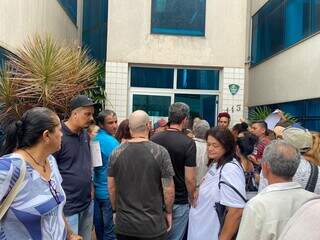 Público aguardando ser atendido na agência do INSS do Horto Florestal (Foto: Clara Farias)