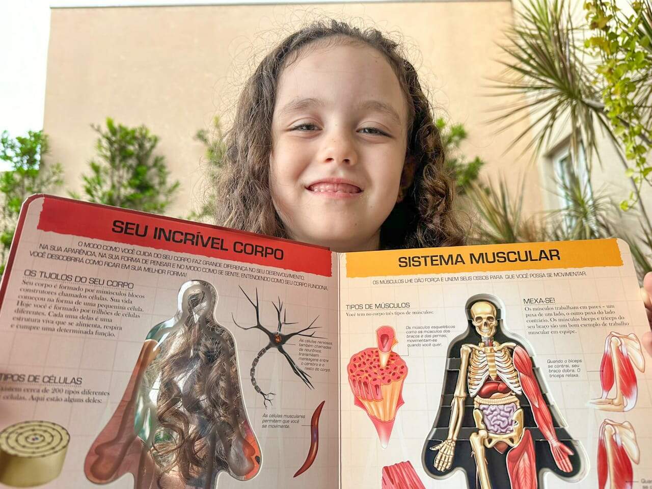 Apaixonada por anatomia, Manoela foi aceita em ‘clube de gênios’