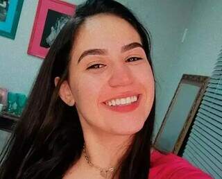 Natalin Nara Garcia de Freitas Maia, 22 anos, em foto publicada em rede social. (Foto: Facebook/Reprodução)