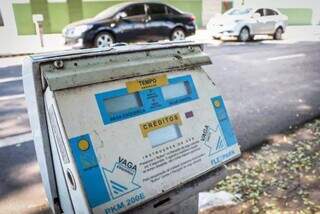 Equipamento de cobrança em rua do Centro de Campo Grande, que foi retirado com fim de concessão (Foto: Henique Kawaminami/Arquivo)