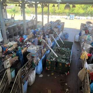 Usina de reciclagem, em Campo Grande, recebeu 2,7 toneladas de resíduos (Foto: Divulgação)