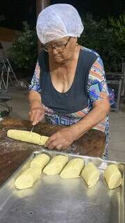 Chipas são feitas conforme aprendido com a mãe, diz Marcelina. (Foto: Arquivo pessoal)