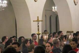 Missa de Lava-Pés em Campo Grande, celebrada na noite de quinta-feira (28) (Foto: Juliano Almeida)