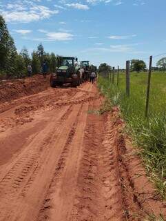 Manutenção sendo feita em estrada nesta semana (Foto: Divulgação/Prefeitura de Água Clara)
