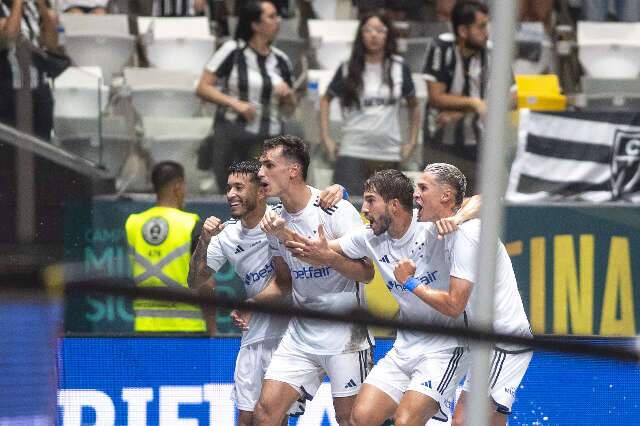 Ap&oacute;s p&eacute;ssimo 1&ordm; tempo, Cruzeiro busca empate na final do Mineiro 