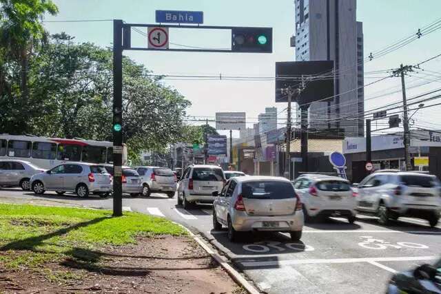 Licenciamento de ve&iacute;culos com final 1 e 2 deve ser pago este m&ecirc;s