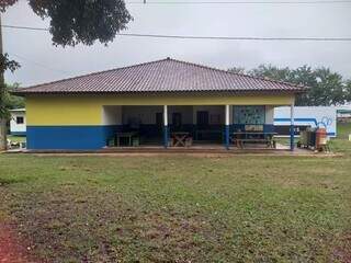 Sede da Escola Municipal Usina do Mimoso Polo - Extensão Modelo II, em Ribas do Rio Pardo. (Foto: Reprodução redes sociais)