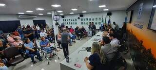 Representantes de categorias e vereadores durante audiência pública na Câmara Municipal. (Foto: Carline Maldonado)