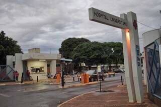 Fachada do Hospital Universitário, na Avenida Senador Filinto Müler, na Capital (Foto: Paulo Francis)