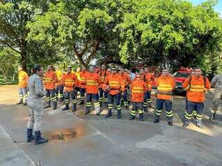Equipe de bombeiros partiu de Campo Grande para a região pantaneira. (Foto: Marcos Maluf)