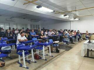 Lotada, sala da unidade 6, na UFMS, recebe encontro do grupo de apoio ao luto (Foto: Arquivo pessoal)