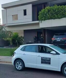 Gaeco cumpre mandado em residência no Damha esta manhã, em Campo Grande (Foto/Divulgação)
