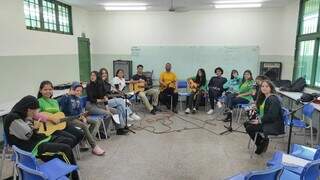 Aulas são lecionados no contraturno das aulas regulares, em sala das escolas estaduais onde Regnaldo trabalha (Foto: Arquivo Pessoal)