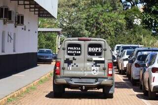 Viatura do Bope, em apoio na operação chegando na Depac Cepol (Foto: Henrique Kawaminami)