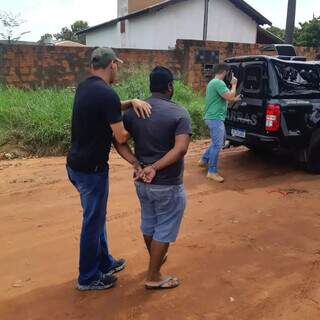 Vanderlei Barreiro da Silva sendo preso na terça-feira (2), em Campo Grande (Foto: Divulgação)