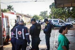 A caminho do trabalho, homem reage a assalto e &eacute; esfaqueado em ponto de &ocirc;nibus