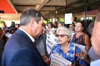 Aposentados durante protesto pediram para governador participar do debate sobre a Previdência (Foto: Paulo Francis/Arquivo)
