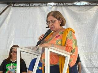 Ministra Cida Gonçalves fala em inauguração de unidade da AAGD (Foto: Fabiana Oliveira/Dourados News)