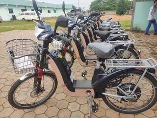 Dez bicicletas elétricas entregues aos agentes de saúde de Figueirão, um dos primeiros a aderir ao veículo (Foto: divulgação)