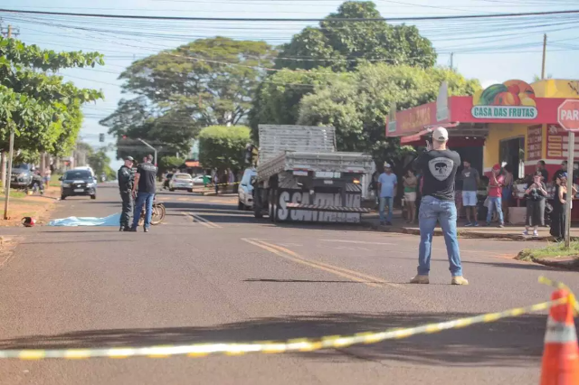 Caminhoneiro que furou &quot;Pare&quot; e causou acidente fatal deixa pris&atilde;o 