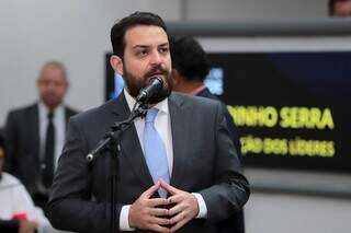 Claudinho Serra durante sessão na Câmara Municipal (Foto: Divulgação/Arquivo)