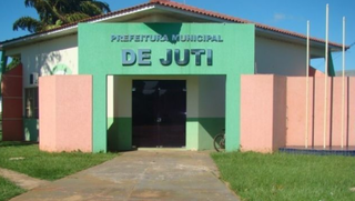 Fachada da Prefeitura de Juti, município com pouco mais de 6 mil habitantes (Foto: reprodução)