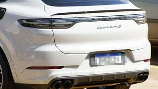 Avaliado em R$ 1 milhão, Porsche Cayenne está apreendido. (Foto: Alex Machado)