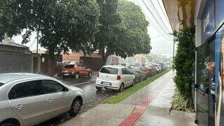 Chuva no Jardim TV Morena, em Campo Grande (Foto: Direto das Ruas)