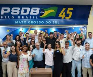 Membros do PSDB e aliados em encontro para definir aliança (Foto: Divulgação/PSDB)