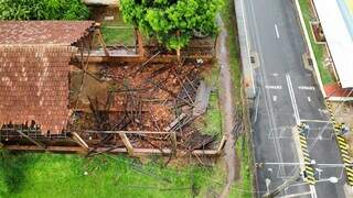 Imagem feita por drone mostra como ficou o local após o desabamento deste domingo (Foto: Jorge Hokama/Divulgação)