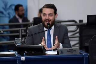 Vereador Claudinho Serra durante sessão da Câmara de Campo Grande (Foto: CMCG/Divulgação)