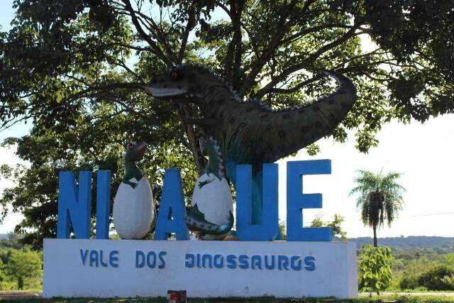 &quot;Vale dos Dinossauros&quot;, Nioaque celebra 175 anos com almo&ccedil;o festivo