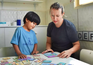 Professora ensina alfabeto por meio de atividade lúdica. (Foto: Arquivo/Campo Grande News)
