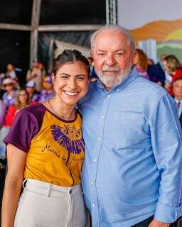 Deputada federal Camila Jara (PT) abraçada com o presidente da República, Luiz Inácio Lula da Silva (Foto: Instagram)