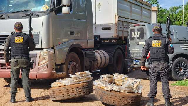 Caminh&atilde;o &eacute; flagrado com carga de coca&iacute;na avaliada em R$ 6,8 milh&otilde;es