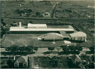 Vista aérea da Escola Estadual Maria Constança Barros Machado. (Foto: Arquivo/IBGE)