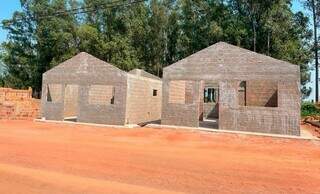 Casas populares em Caarapó com apoio da omunidade Organizada em Defesa de Moradia nas Ocupações Irregulares. (Foto: Reprodução Redes Sociais)