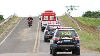 Viaturas policiais e do Samu em &#34;ensaio&#34; de segurança para vinda do presidente Lula a JBS (Foto: Alex Machado)