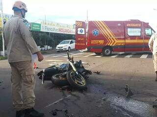 Acidente entre moto e Etios foi na Rua Ceará, em Campo Grande (Foto: Arquivo/Campo Grande News)