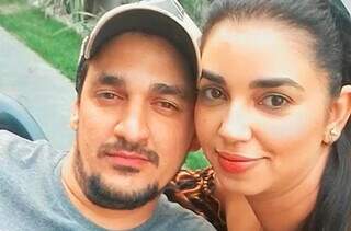 Daniel e Fernanda felizes em selfie publicada nas redes sociais (Foto: Facebook)