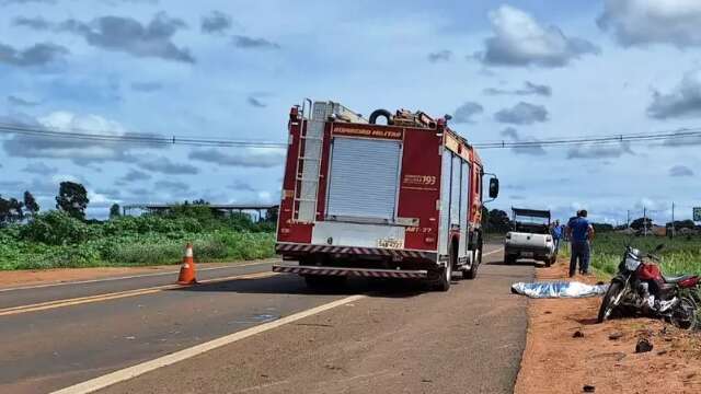 Motociclista morre ao ser atingido por picape em convers&atilde;o proibida