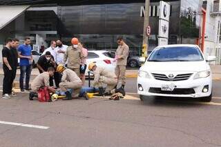 Bombeiros socorrem vítima de acidente de trânsito em Campo Grande (Foto: Arquivo/Campo Grande News)