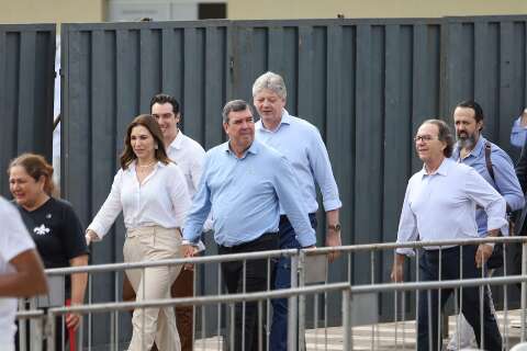 Governador Eduardo Riedel e secretários vão receber Lula na JBS