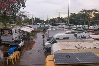 Encontro de trailers e motorhomes acontece até domingo (14), na Vila Morena, em Campo Grande (Foto: Paulo Francis)