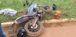 Motocicleta conduzida pela vítima ficou caída às margens da pista (Foto: Reprodução/Jatobá News)