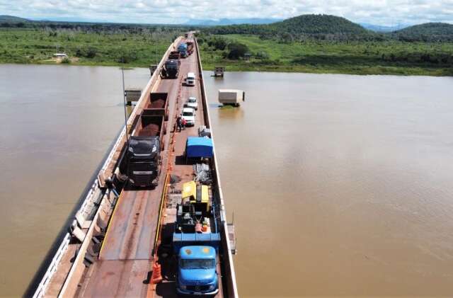 Ponte sobre Rio Paraguai ser&aacute; fechada hoje para concretagem 