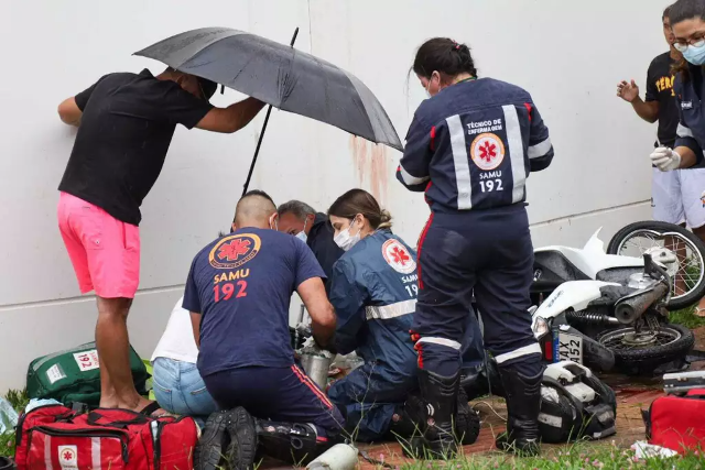 Motociclista que bateu em muro n&atilde;o tinha CNH