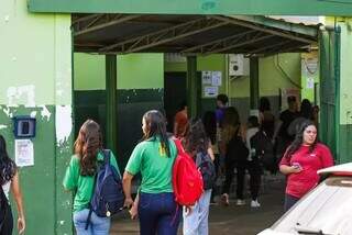 Alunos da rede estadual no retorno às aulas 2024 (Foto: Arquivo/Campo Grande News/Henrique Kawaminami)