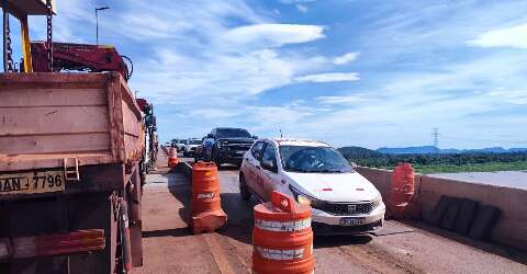 Após 16h, tráfego é liberado em sistema "pare e siga" em ponte do Rio Paraguai